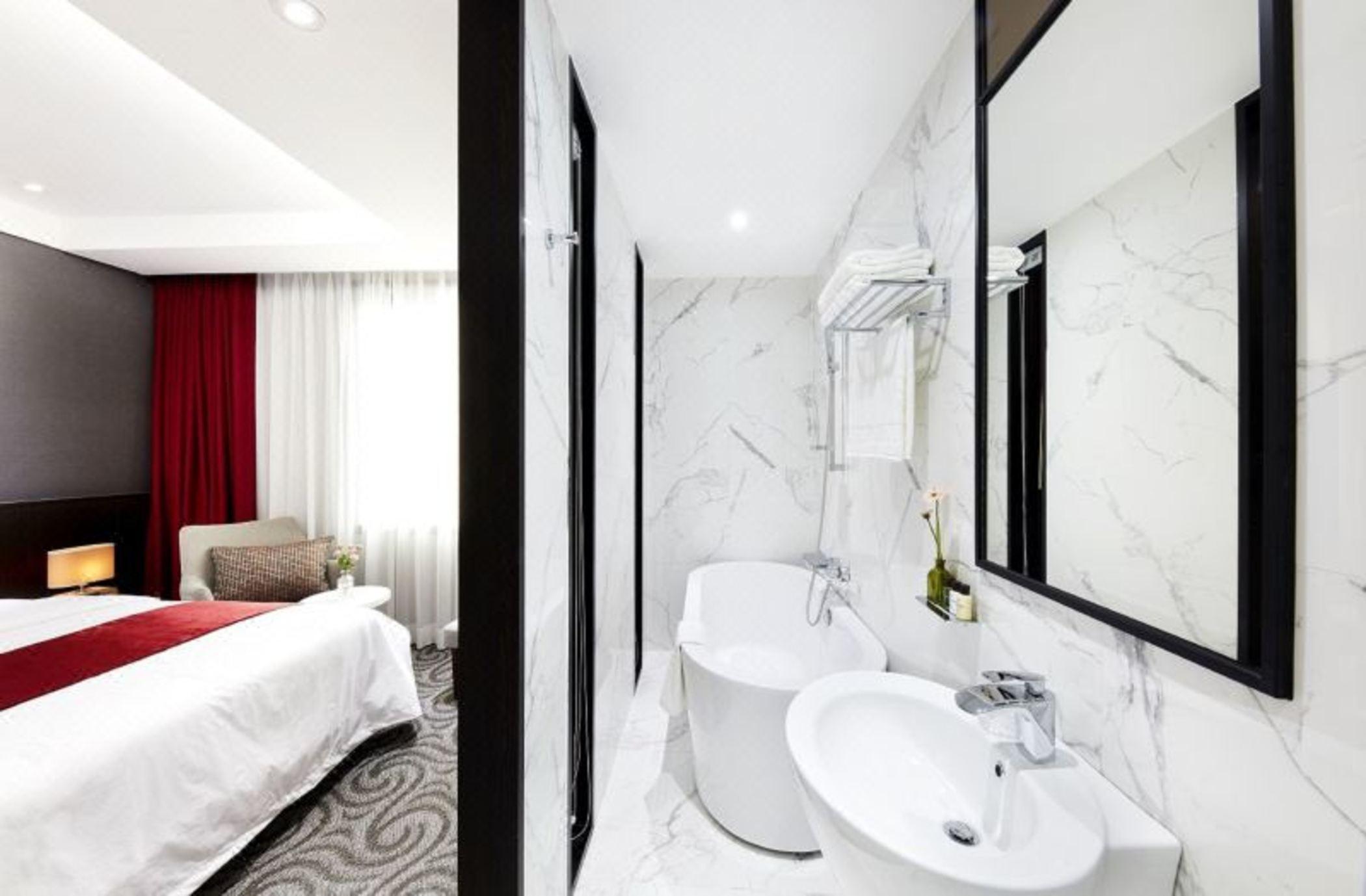 Hotel Ramada By Wyndham Yongin Exterior foto