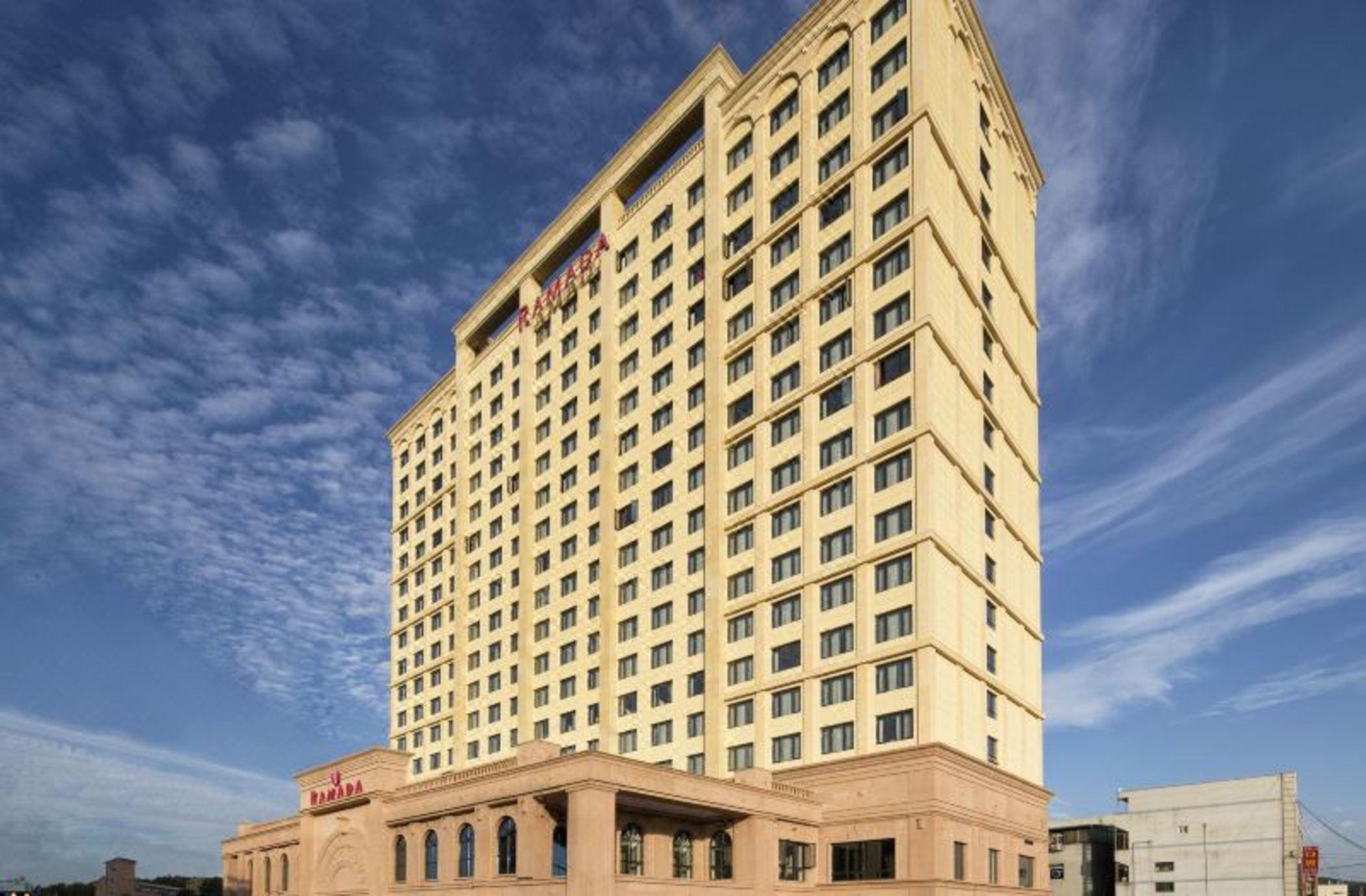 Hotel Ramada By Wyndham Yongin Exterior foto