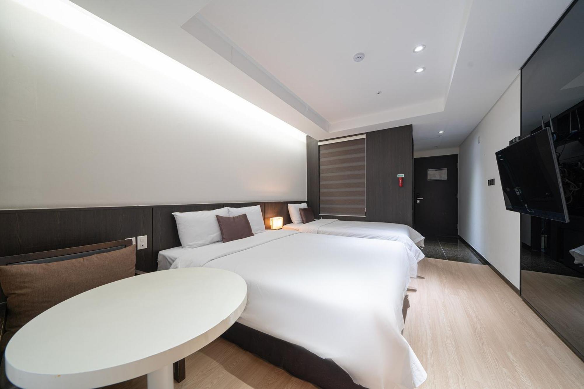 Hotel Ramada By Wyndham Yongin Exterior foto