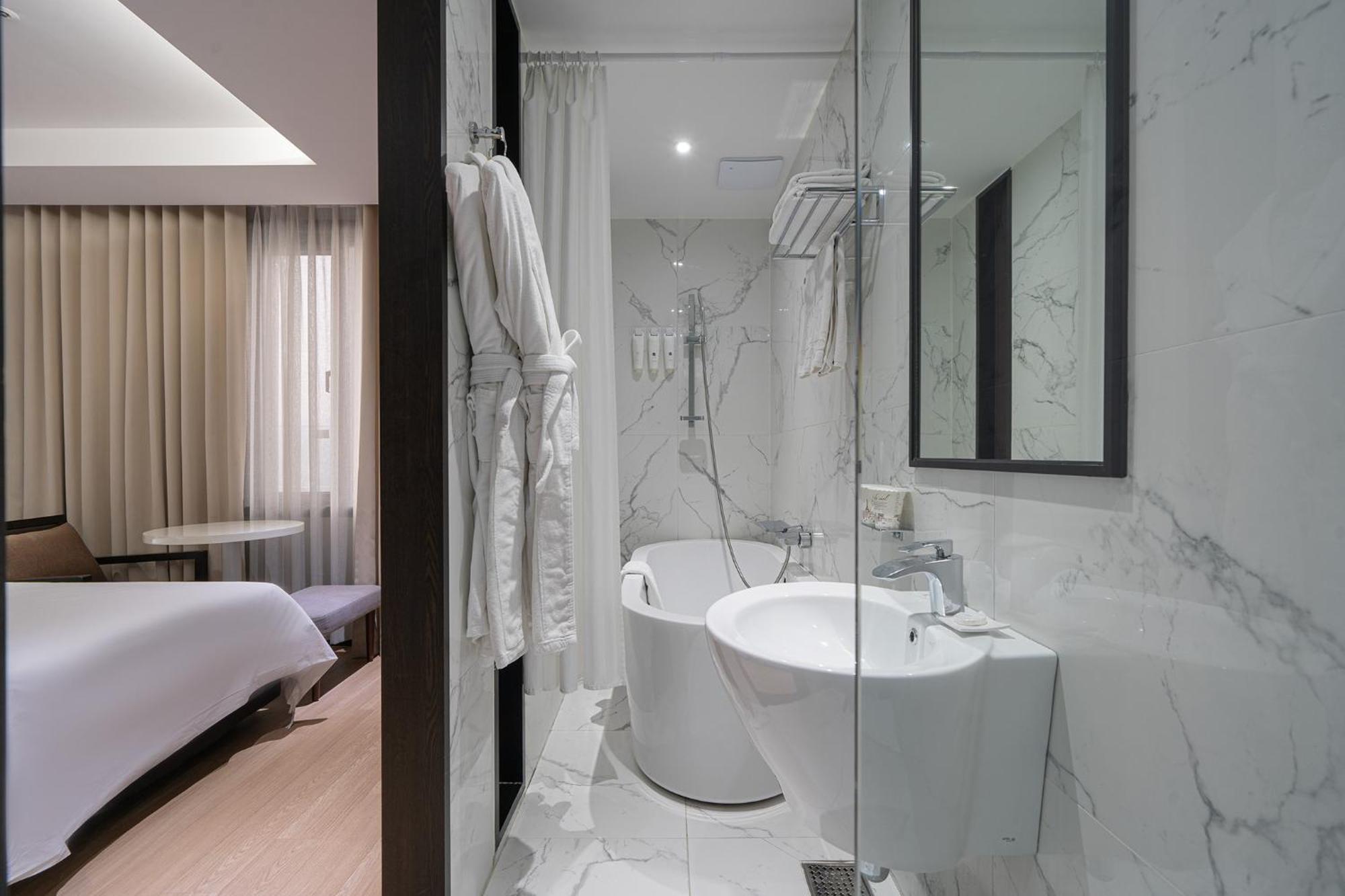Hotel Ramada By Wyndham Yongin Exterior foto