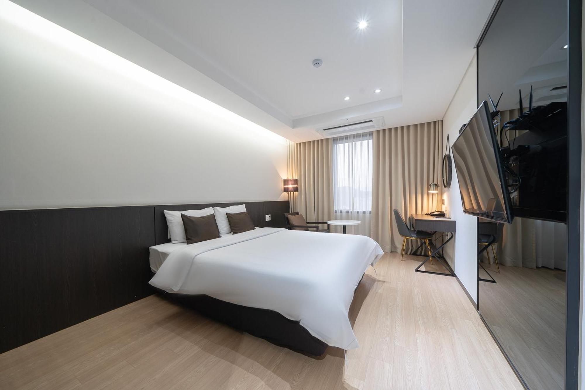 Hotel Ramada By Wyndham Yongin Exterior foto