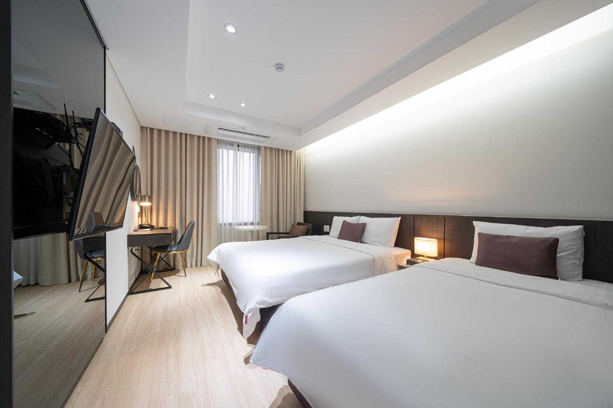 Hotel Ramada By Wyndham Yongin Exterior foto