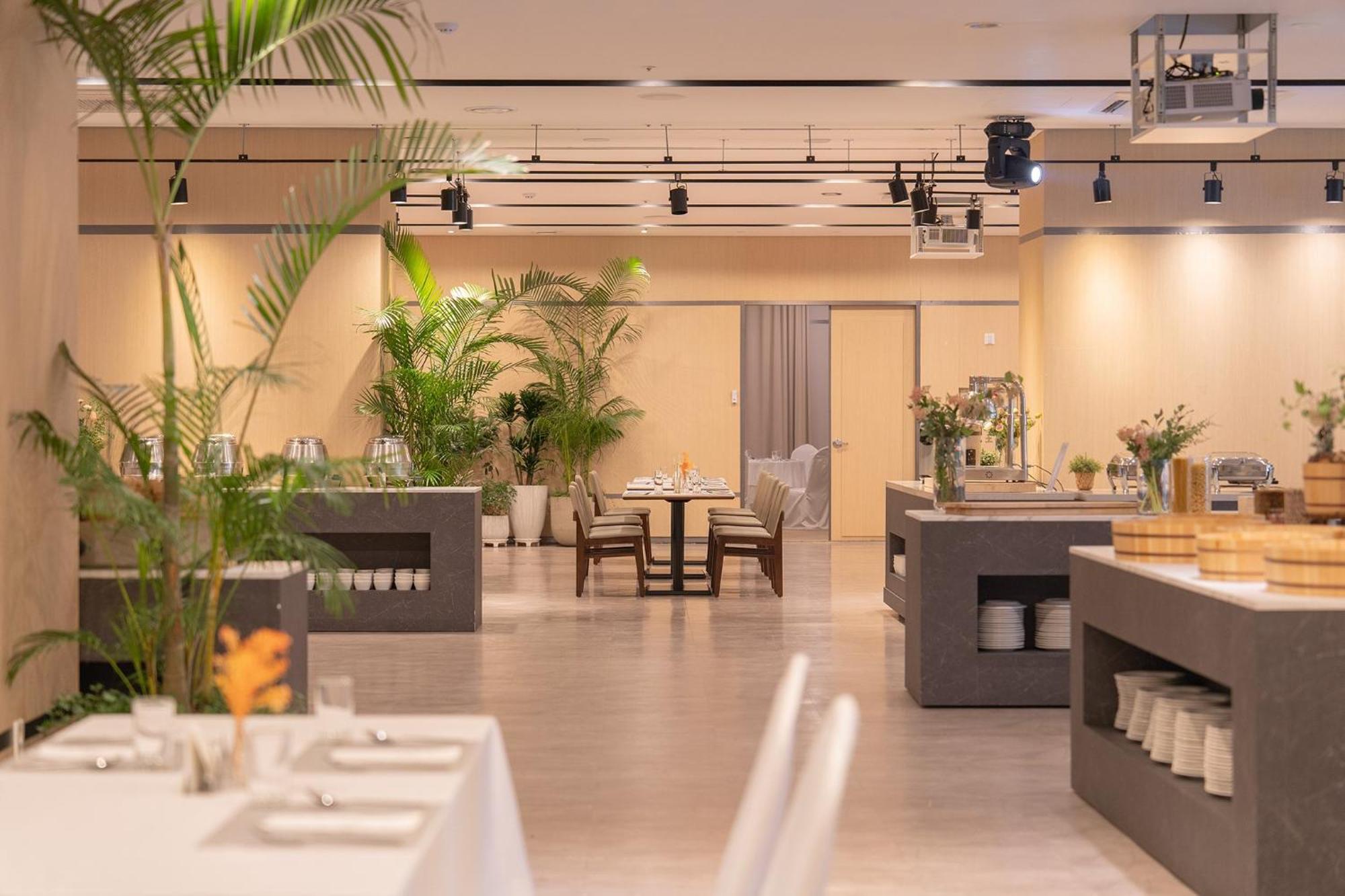 Hotel Ramada By Wyndham Yongin Exterior foto
